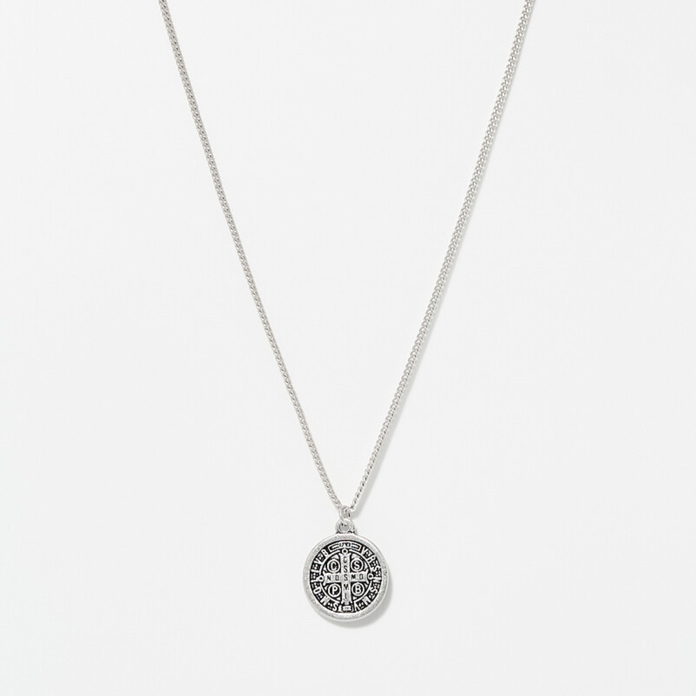 NWOT Double-sided engraved medallion necklace